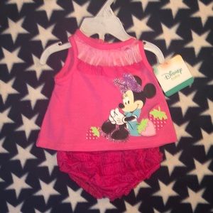 Minnie Mouse 2-piece outfit.
